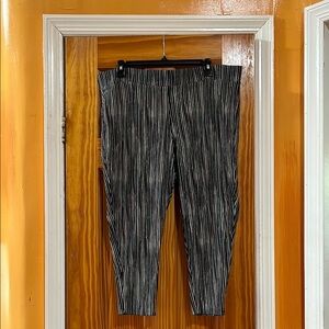 Torrid Multicolored Black a Striped Cropped leggings Pants Size 3